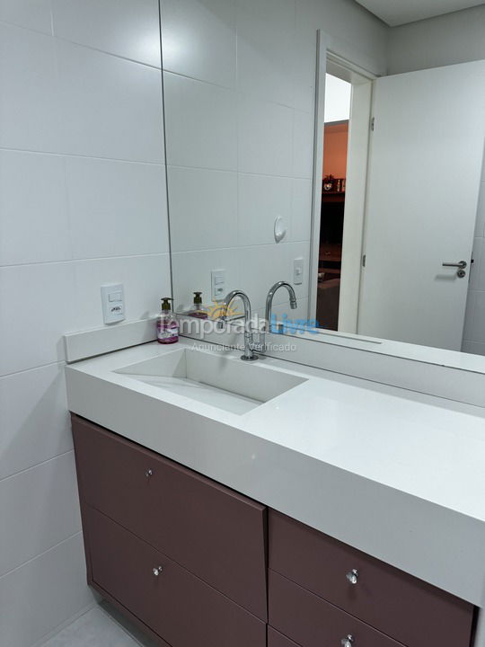 Apartamento para aluguel de temporada em Governador Celso Ramos (Praia de Palmas)