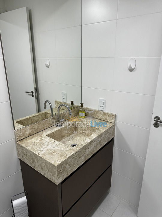 Apartamento para aluguel de temporada em Governador Celso Ramos (Praia de Palmas)