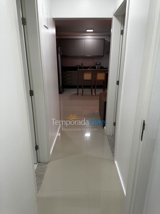 Apartamento para aluguel de temporada em Governador Celso Ramos (Praia de Palmas)