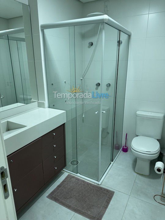 Apartamento para aluguel de temporada em Governador Celso Ramos (Praia de Palmas)