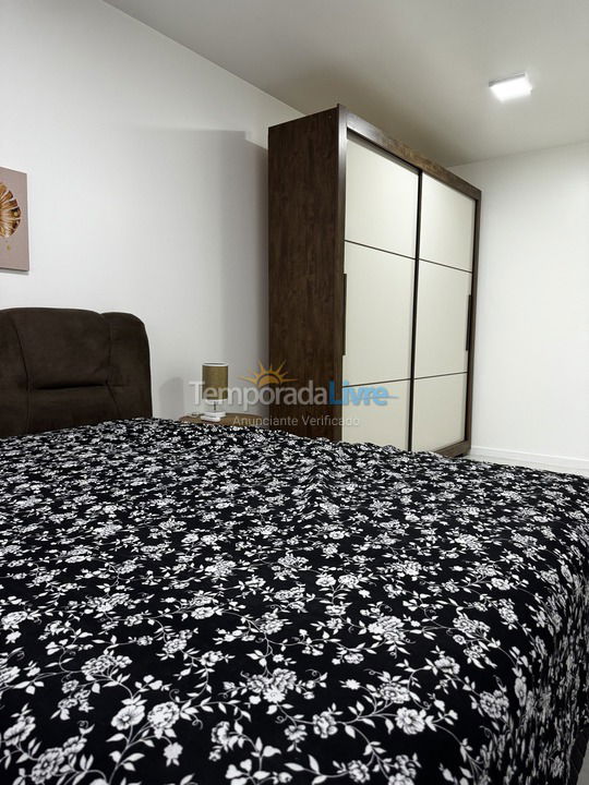 Apartamento para aluguel de temporada em Governador Celso Ramos (Praia de Palmas)