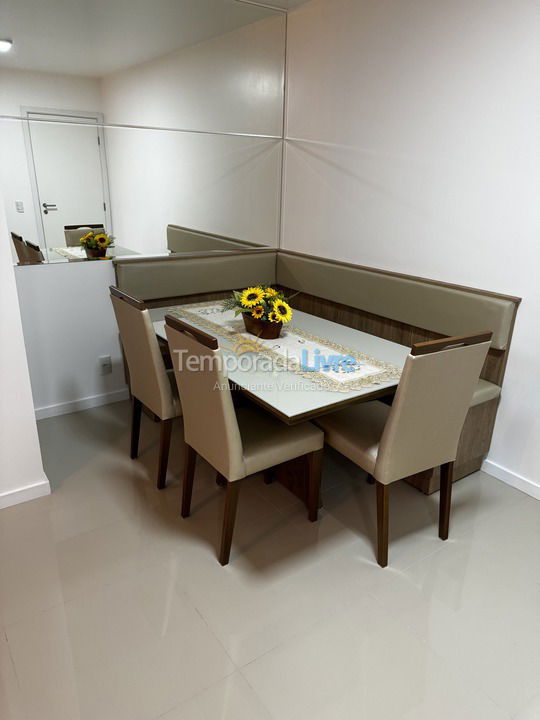 Apartamento para aluguel de temporada em Governador Celso Ramos (Praia de Palmas)