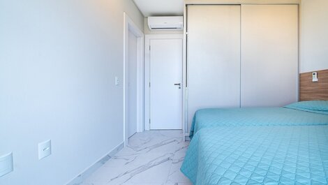 015 - Apartamento de alto estándar con 02 habitaciones, a 200 m de la playa de Bombas