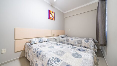 013 - Excelente apartamento de 03 habitaciones, a 150m de la playa de Bombas