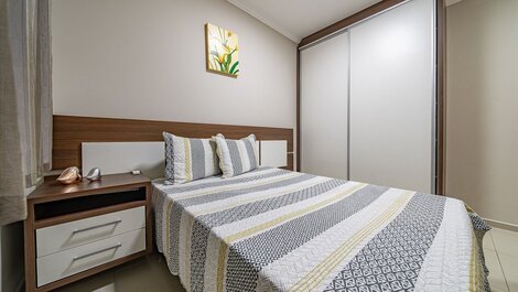 012 - Excelente apartamento de 03 dormitorios, a 150m de la playa de Bombas