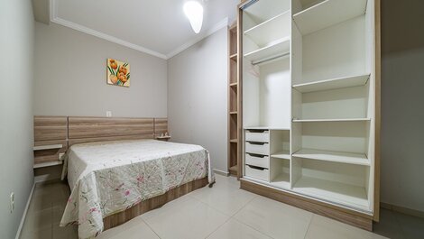 012 - Excelente apartamento de 03 dormitorios, a 150m de la playa de Bombas