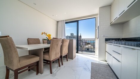 016 - Apartamento de alto estándar con 02 habitaciones, a 200 m de la playa de Bombas