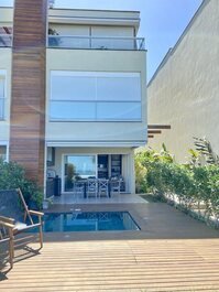 Sea Front Condominium - Modern Clean House