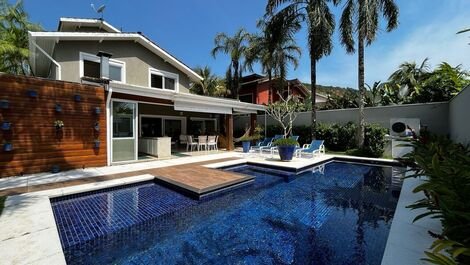 House in a condominium with lots of nature and comfort! Whale Beach!