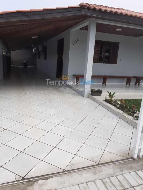 Casa para aluguel de temporada em Guaratuba (Cohapar)