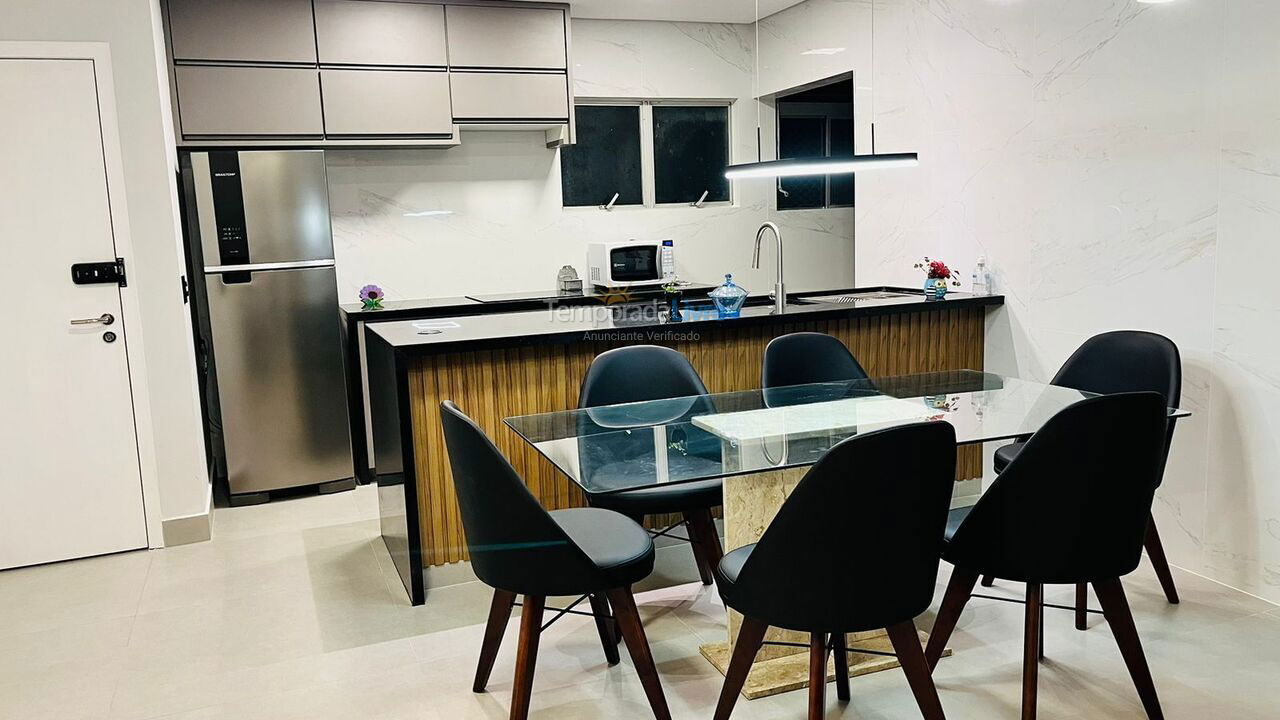 Apartamento para aluguel de temporada em Guarujá (Pitangueiras)