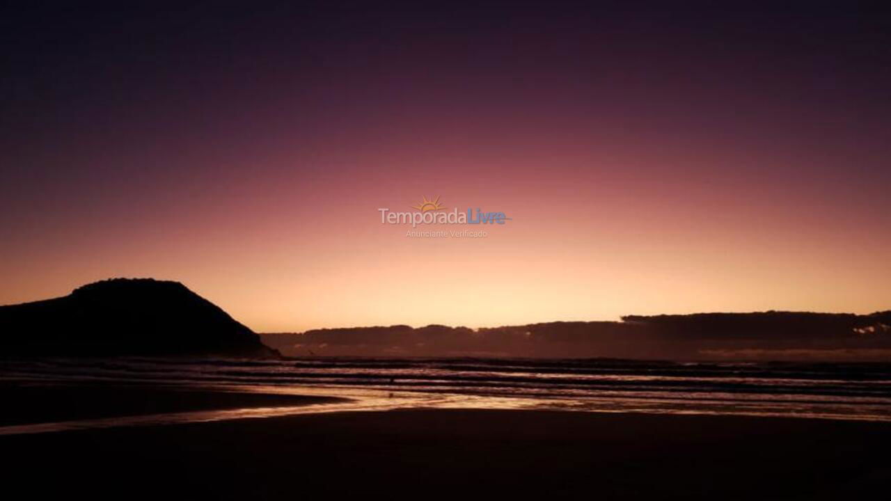 Casa para aluguel de temporada em Imbituba (Praia do Rosa)