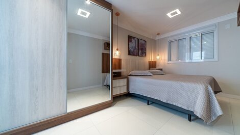 056 - ¡Hermoso apartamento de 02 dormitorios en Praia de Bombas!