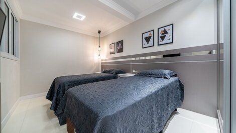 056 - ¡Hermoso apartamento de 02 dormitorios en Praia de Bombas!