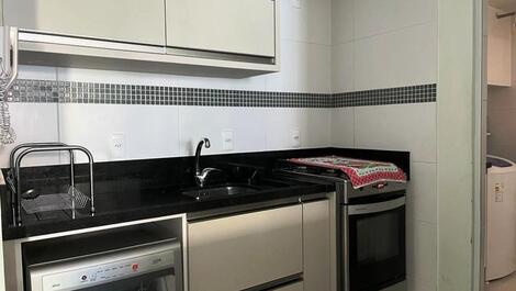 APARTAMENTO COM 02 DORM INGLESES CENTRO.