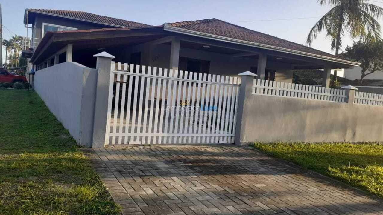 Casa para alquiler de vacaciones em Guaratuba (Cohapar)