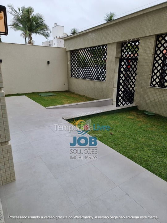 Casa para aluguel de temporada em Bombinhas (Canto Grande)