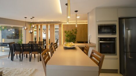 BEAUTIFUL APARTMENT 04 BEDROOMS, FRONT OF THE SEA IN A CONDOMINIUM WITH SWIMMING POOL