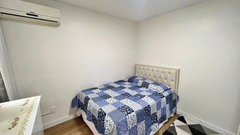 Ed. Acácias: 2 bedrooms // air conditioning // sea court