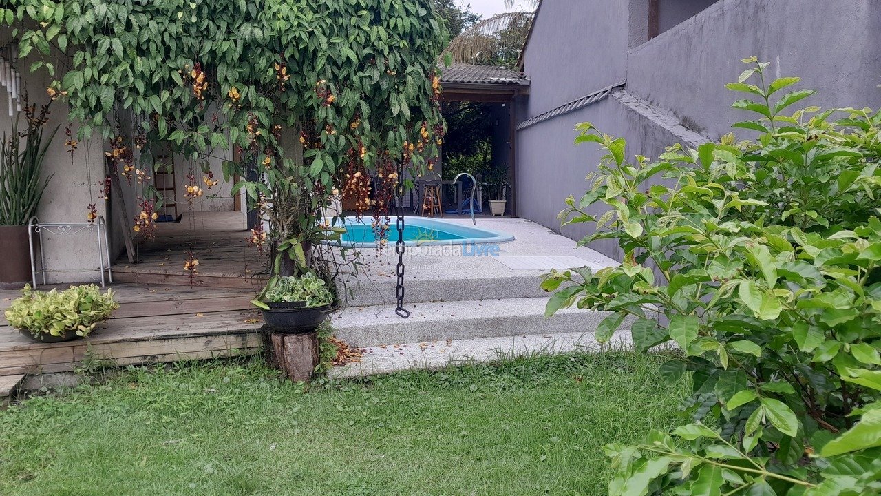 Casa para alquiler de vacaciones em Bertioga (Condominio Costa do Sol A 800 M Praia de Guaratuba)