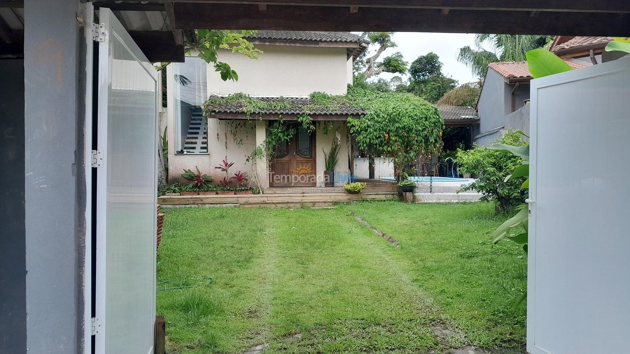 Casa para aluguel de temporada em Bertioga (Condominio Costa do Sol A 800 M Praia de Guaratuba)