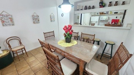 Pitangueiras 3 bedrooms A/C 100 m from the beach, 2 parking spaces, 9 people