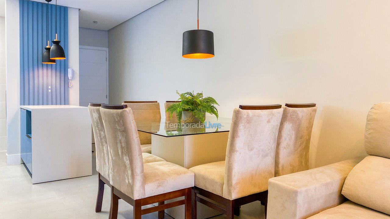 Apartamento para aluguel de temporada em Governador Celso Ramos (Praia de Palmas)