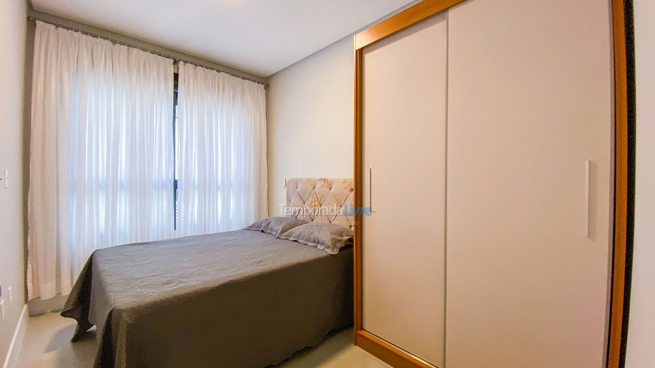 Apartamento para aluguel de temporada em Governador Celso Ramos (Praia de Palmas)