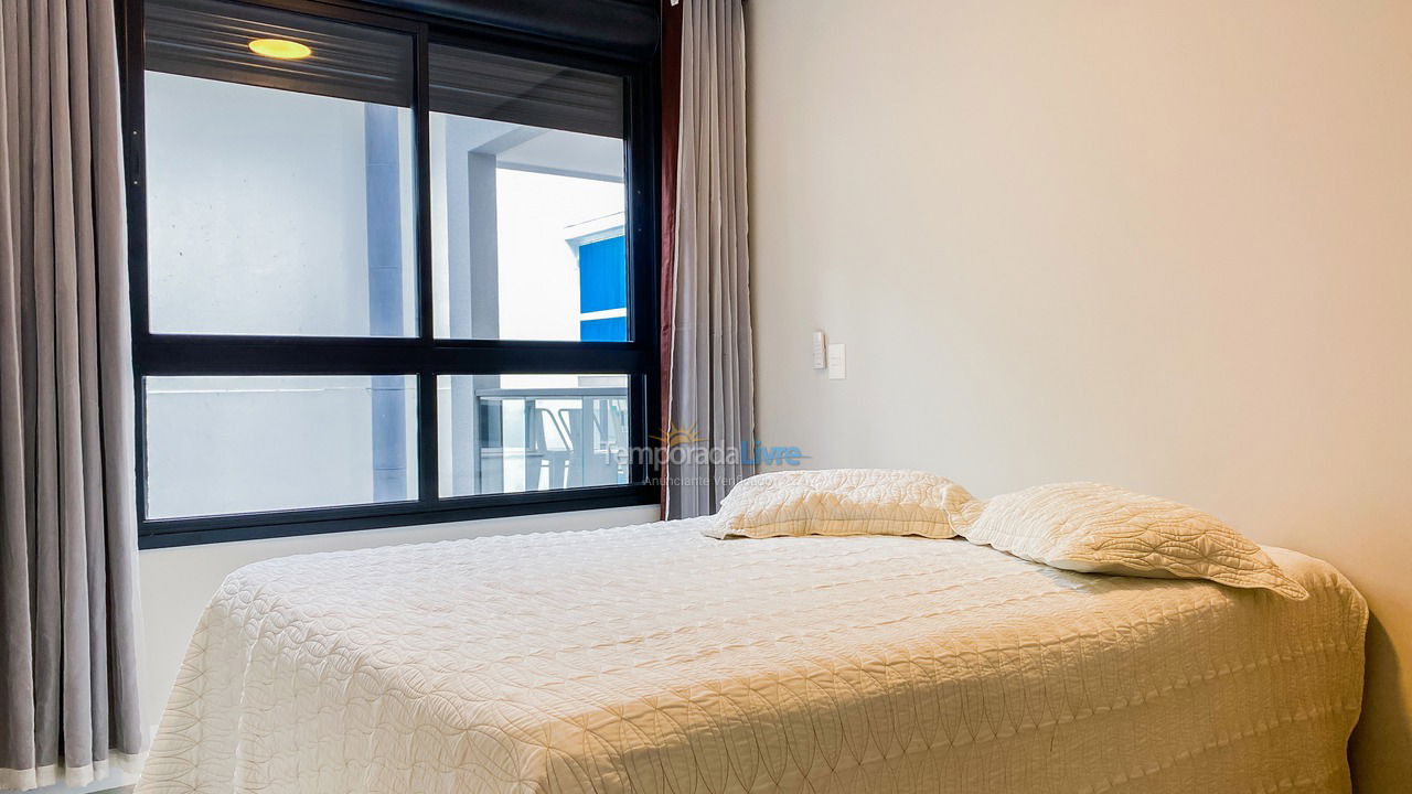 Apartamento para aluguel de temporada em Governador Celso Ramos (Praia de Palmas)