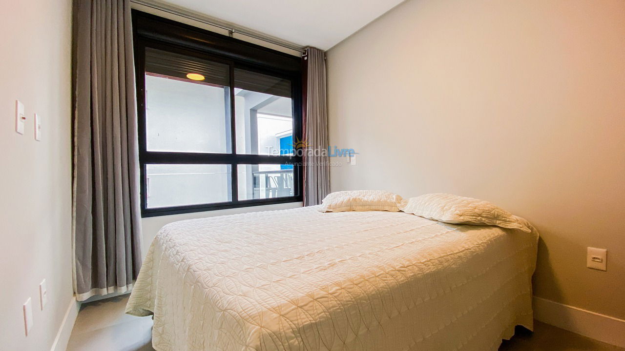 Apartamento para aluguel de temporada em Governador Celso Ramos (Praia de Palmas)