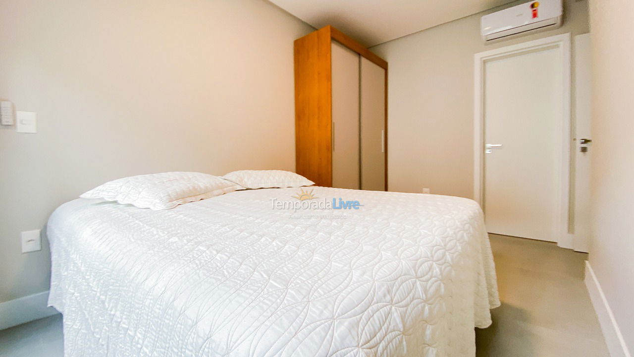 Apartamento para aluguel de temporada em Governador Celso Ramos (Praia de Palmas)