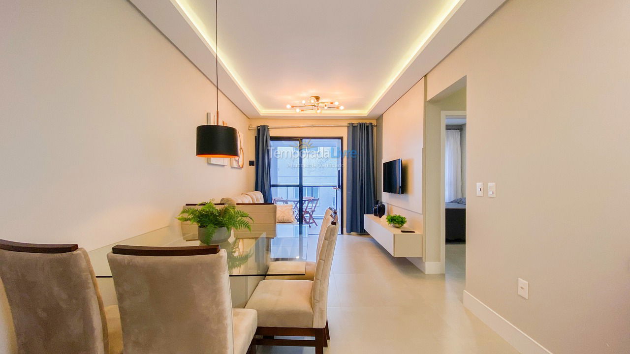 Apartamento para aluguel de temporada em Governador Celso Ramos (Praia de Palmas)