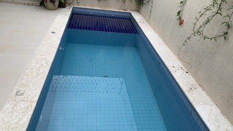 Casa com 5 suítes e piscina privativa a 50 metros da Praia