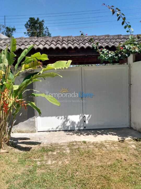 Casa para aluguel de temporada em Bertioga (Condominio Costa do Sol A 800 M Praia de Guaratuba)