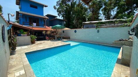 Hermoso con piscina en el Sertão de Cambury-SP