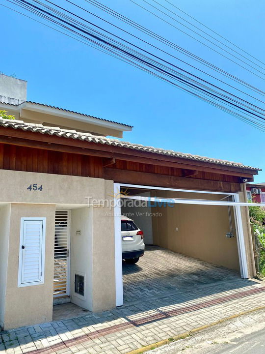 Casa para alquiler de vacaciones em Bombinhas (Praia de Bombas)