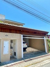 TOWNHOUSE IN BOMBINHAS AVAILABLE