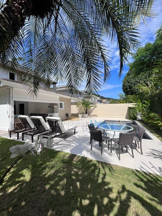 Casa para aluguel de temporada em São Sebastião (Praia da Baleia)