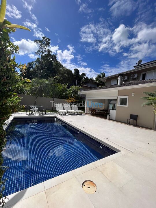 Casa para alquiler de vacaciones em São Sebastião (Praia da Baleia)