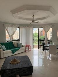 Decorated apartment air conditioning season Praia Enseada - Guarujá