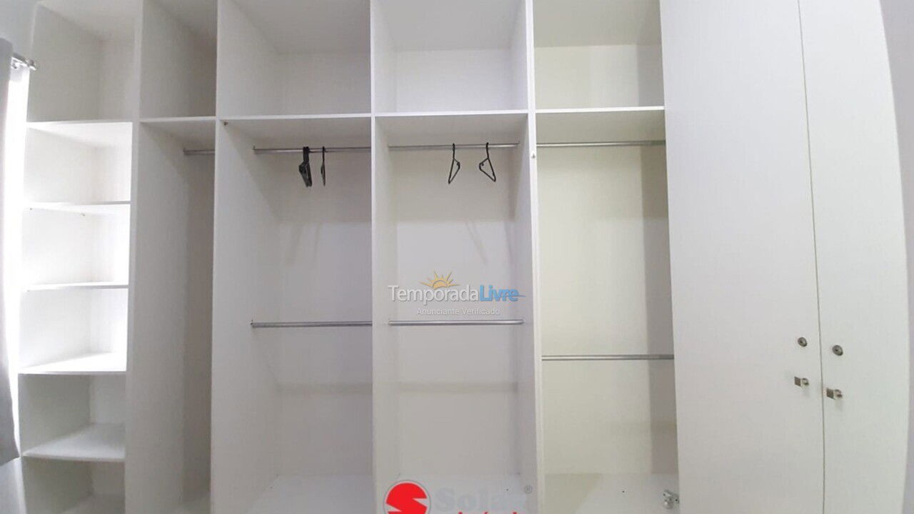 Apartamento para aluguel de temporada em Itapema (Meia Praia Frente Mar)