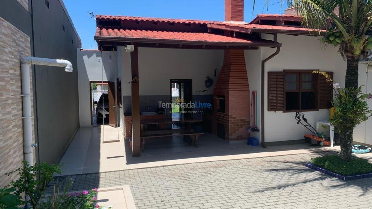 Casa para alquiler de vacaciones em Palhoça (Praia do Sonho)