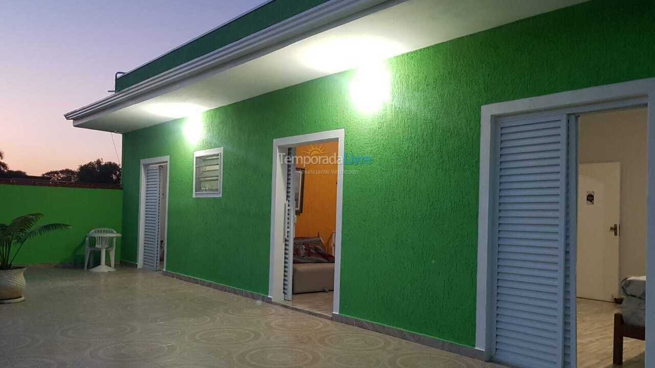 Casa para aluguel de temporada em Peruíbe (Jardim Veneza)