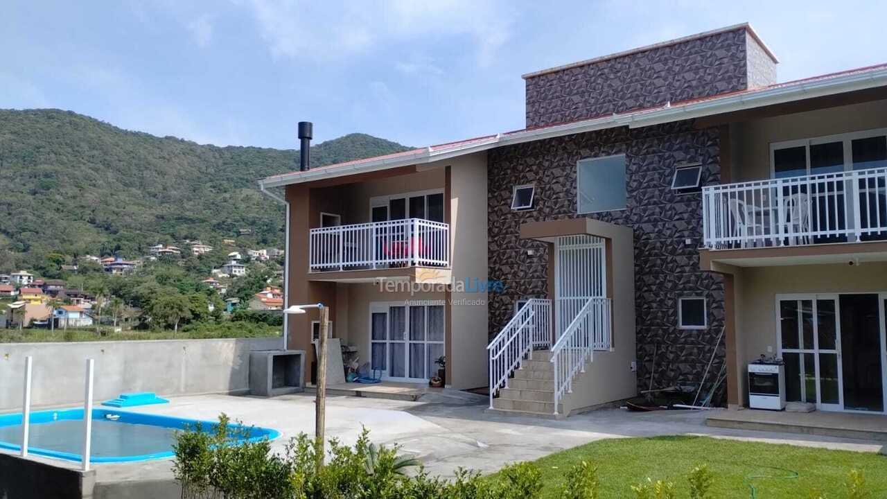 Apartamento para aluguel de temporada em Garopaba (Praia do Siriu)