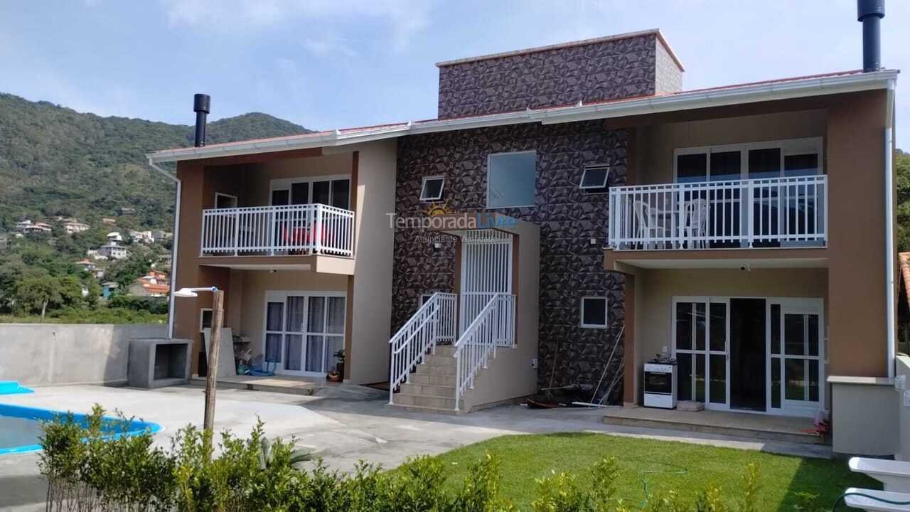 Apartamento para aluguel de temporada em Garopaba (Praia do Siriu)