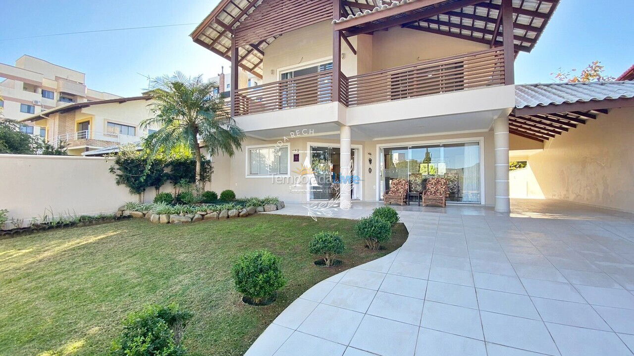 House for vacation rental in Bombinhas (Canto Grande)