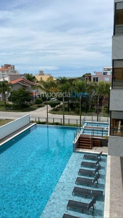 Apartamento para aluguel de temporada em Governador Celso Ramos (Praia de Palmas)