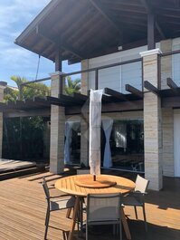 High Standard House for 10 people at Praia da Vigia in Garopaba/SC