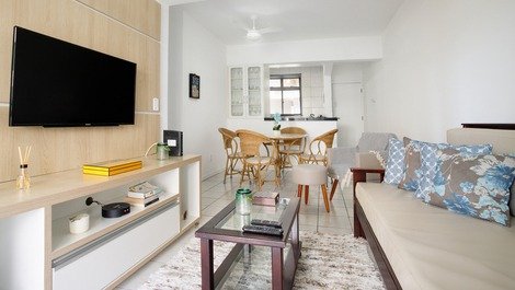 Sala de estar integrada com os ambientes de sala de jantar e cozinha!