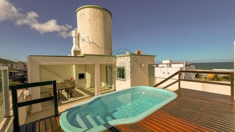 Penthouse with pool and stunning views of Praia de Canto Grande